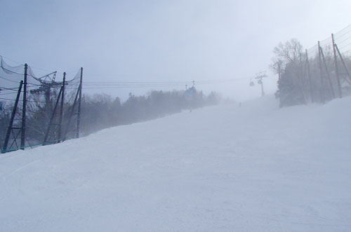 吹雪の安比高原スキー場